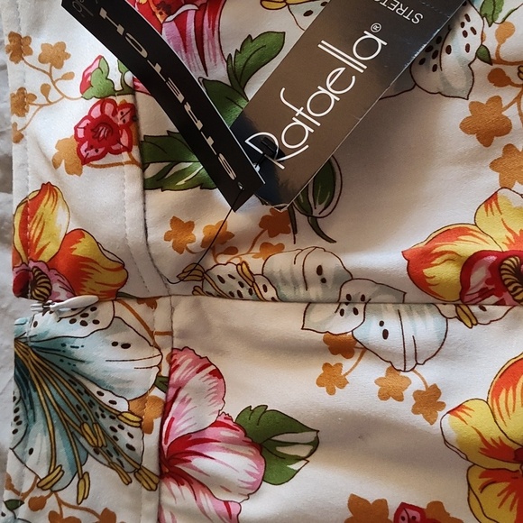 Rafaella Mini Skirt White, Red & Green Floral Print Tropical Sateen Size 12 NWT - Picture 8 of 12